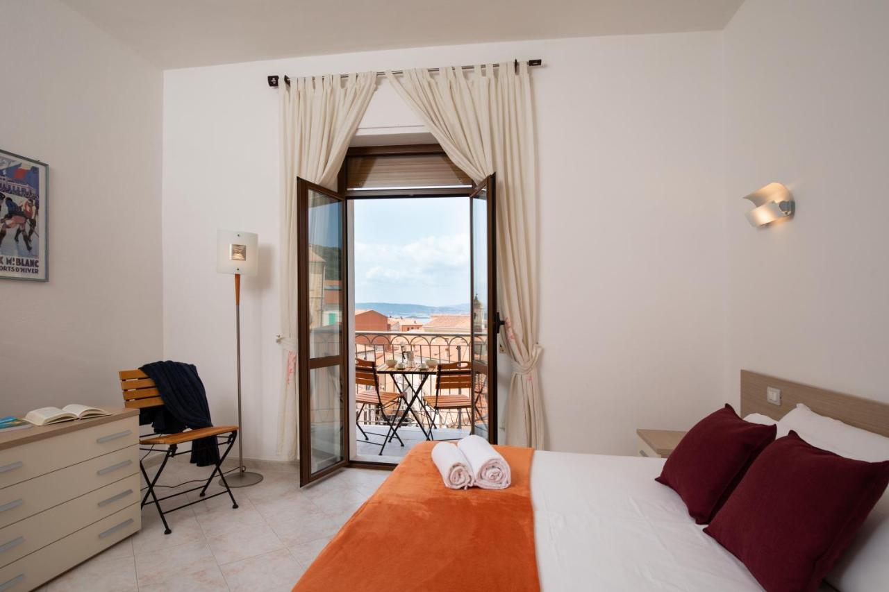 Old Charm - Seaview Apartment La Maddalena  Exteriör bild